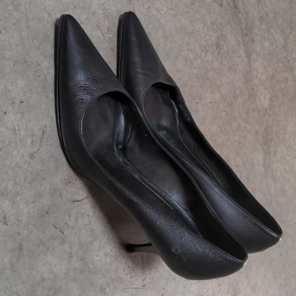 Burberry 40 10M Black Leather Closed Toe Pump Career Work - Picture 2 of 7